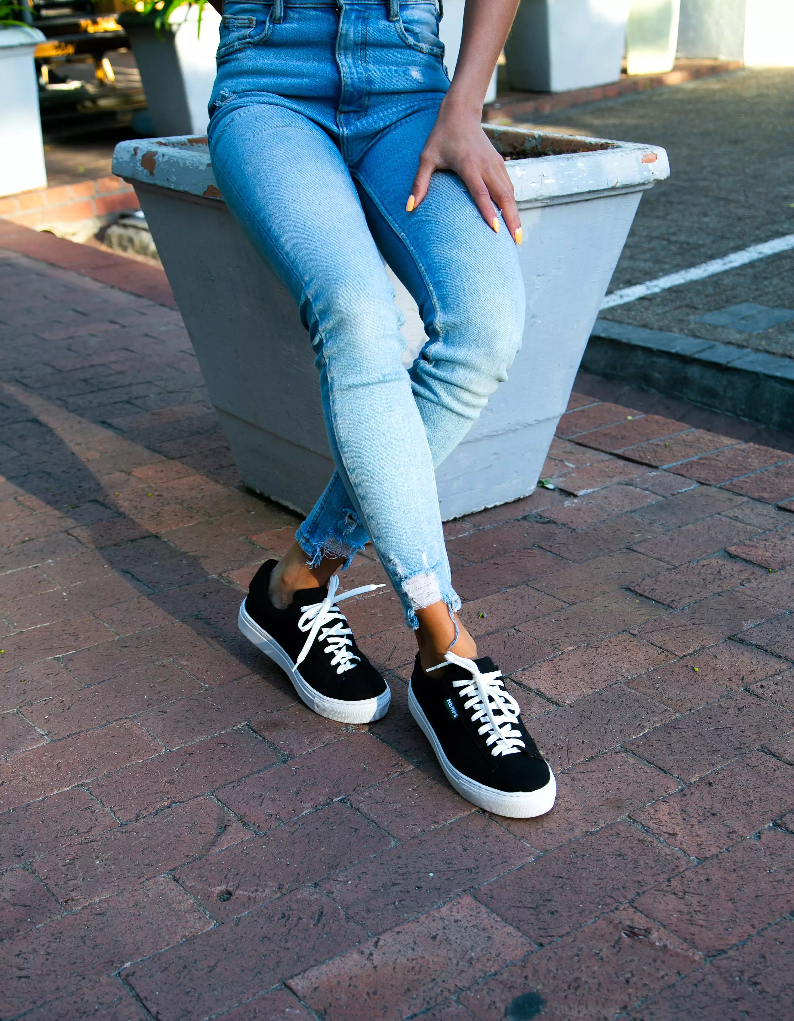 BLACK HEMP SNEAKERS