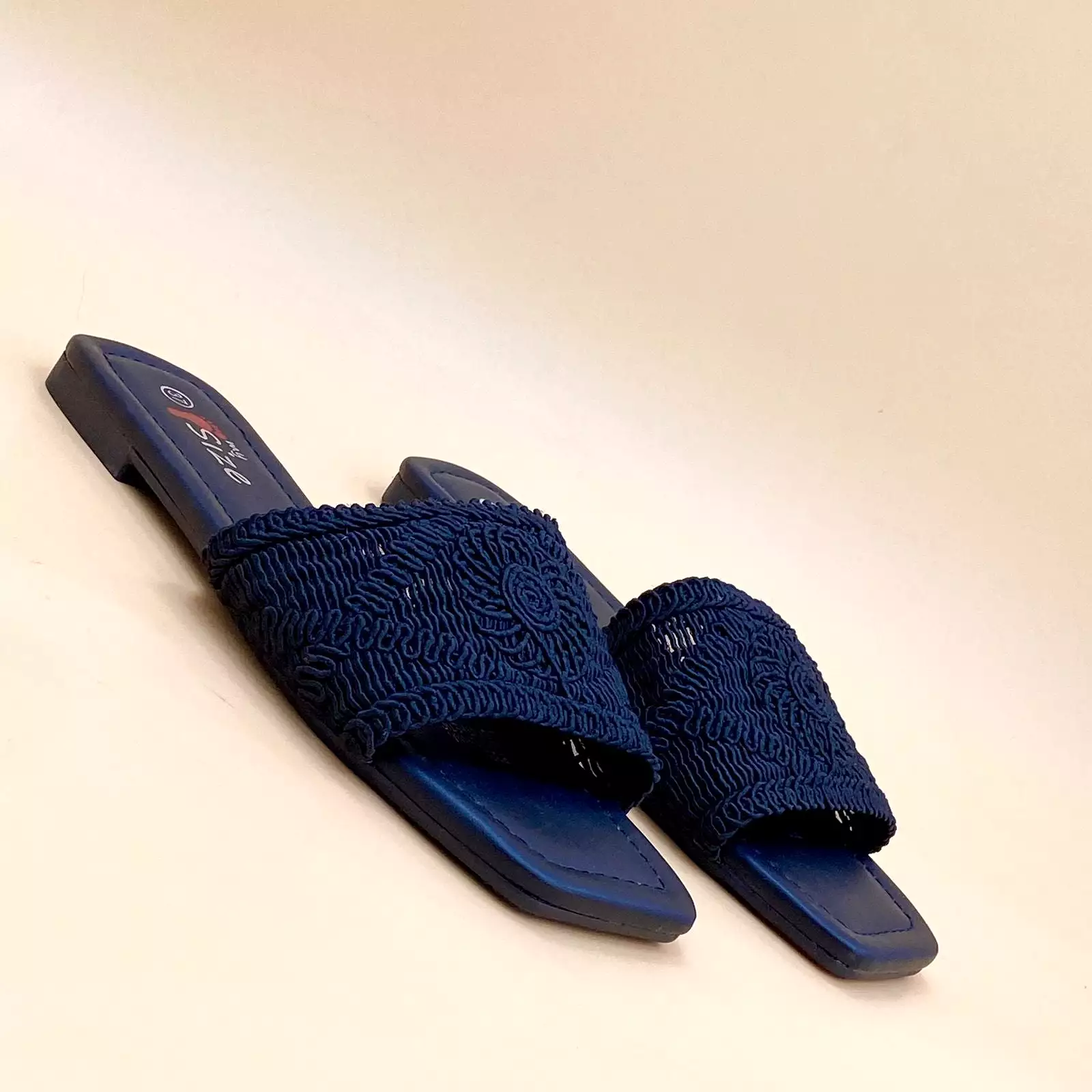 NEW , WOMEN SLIPPERS S6